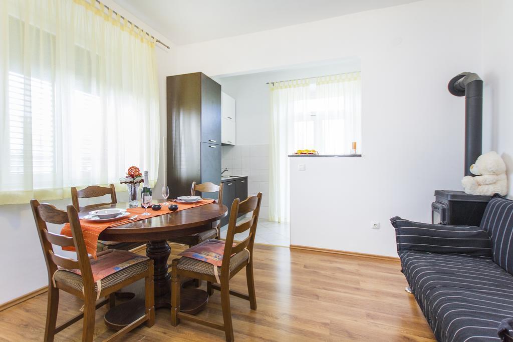 Apartment Amber Koromačno Zimmer foto