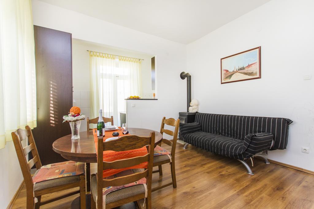 Apartment Amber Koromačno Zimmer foto